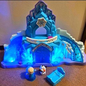 Little People Frozen Castle and Accessories